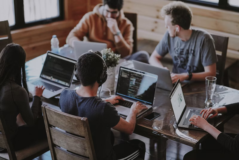 Colaboración en equipo WARDCORE
